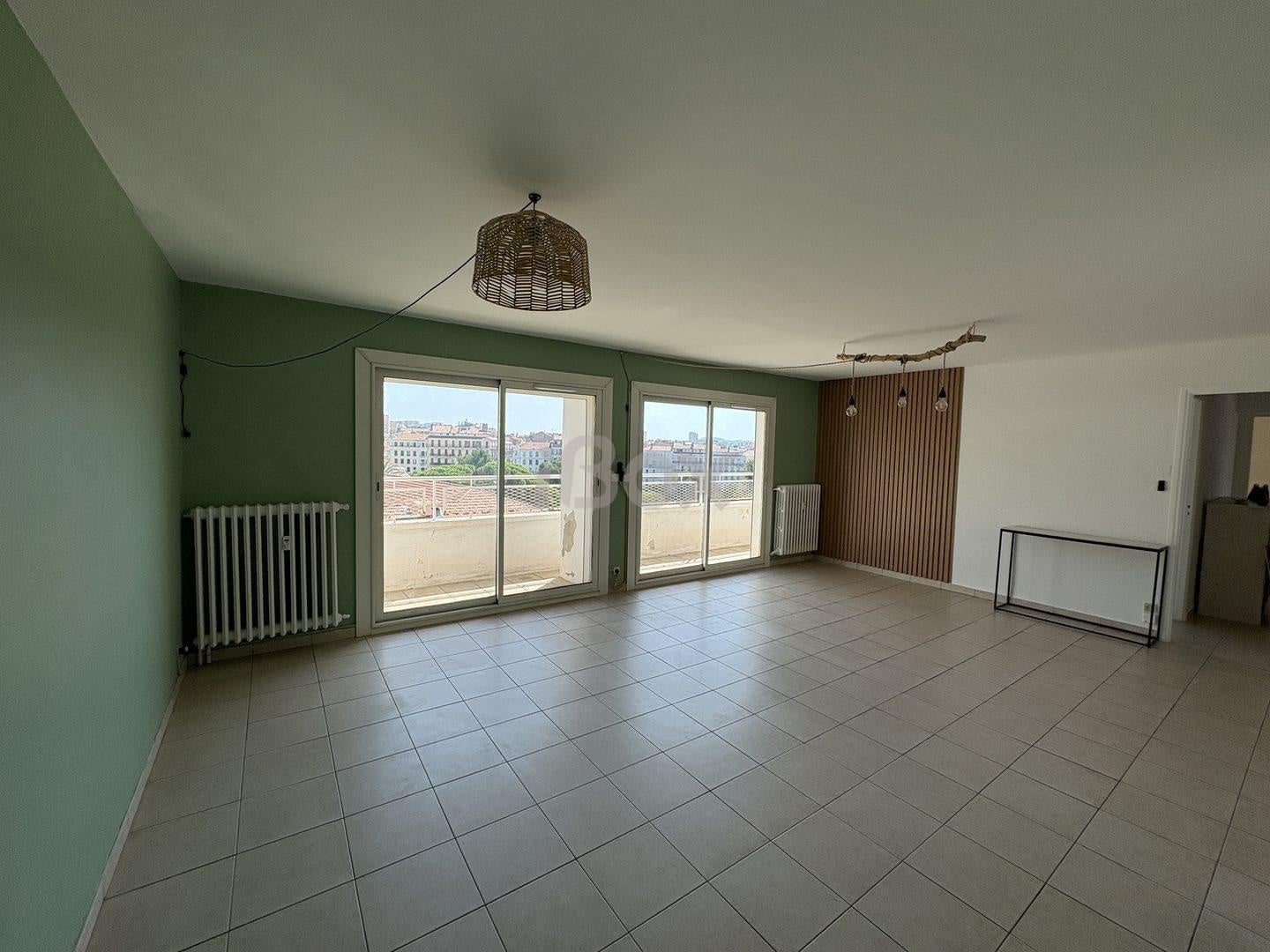 Flat Avenue Lazare Carnot in Toulon