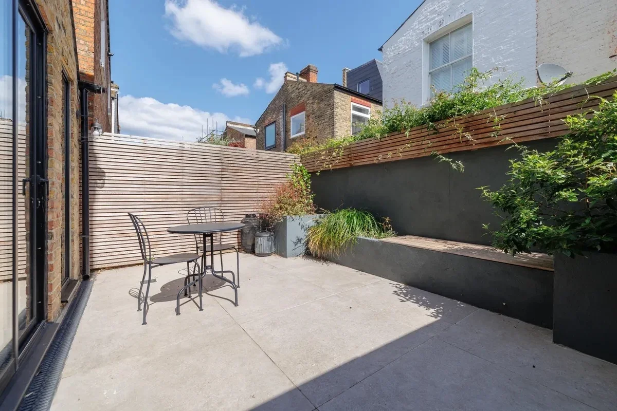 House Lindrop Street in Greater London