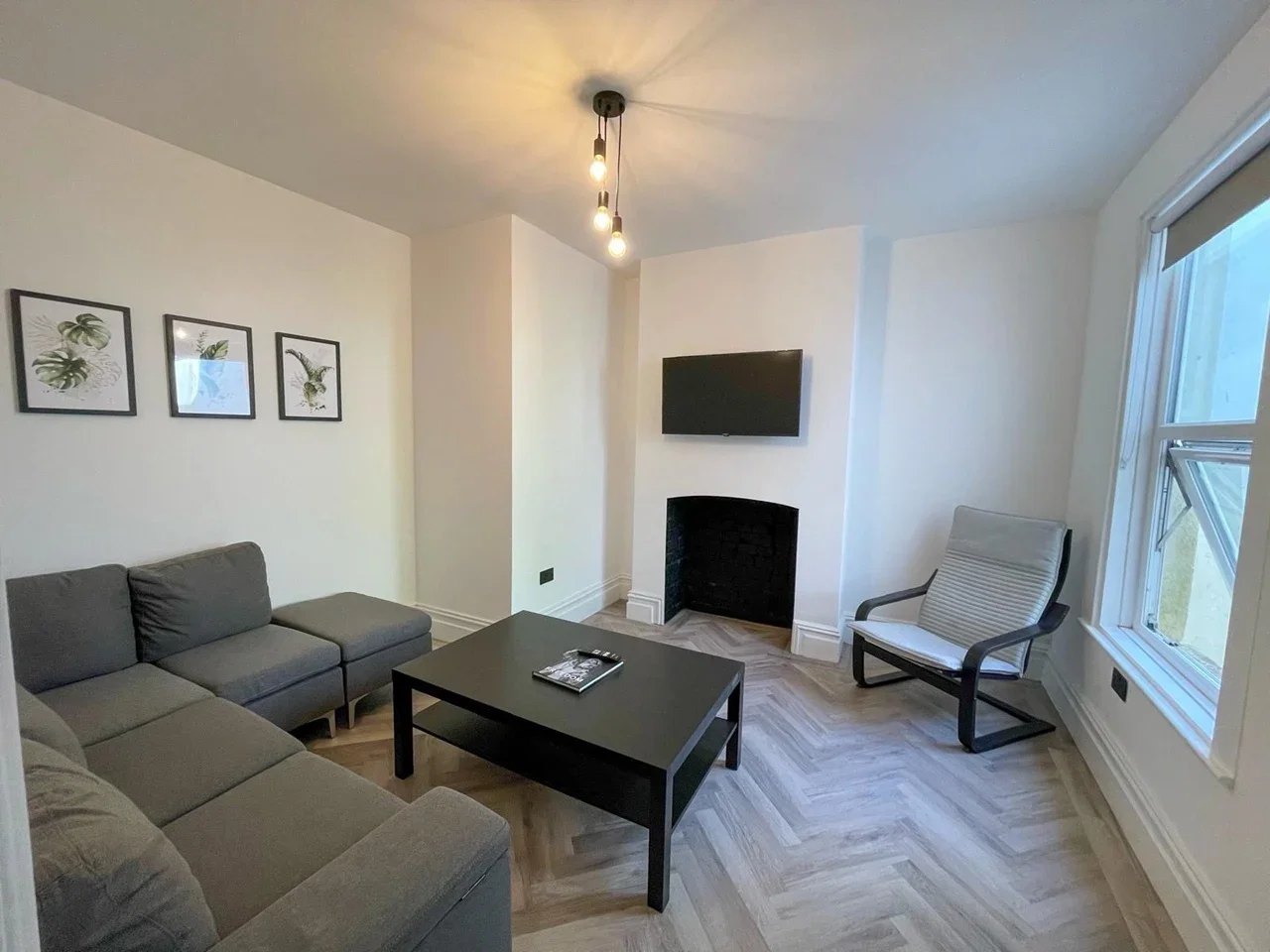 Room Downend Road in Bristol