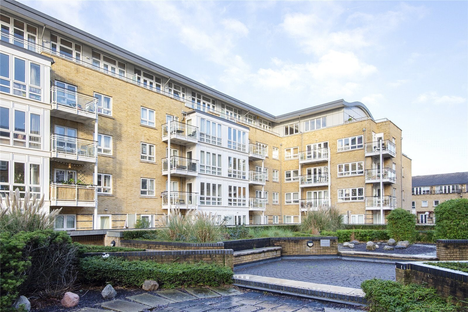 Flat St. Davids Square in Greater London