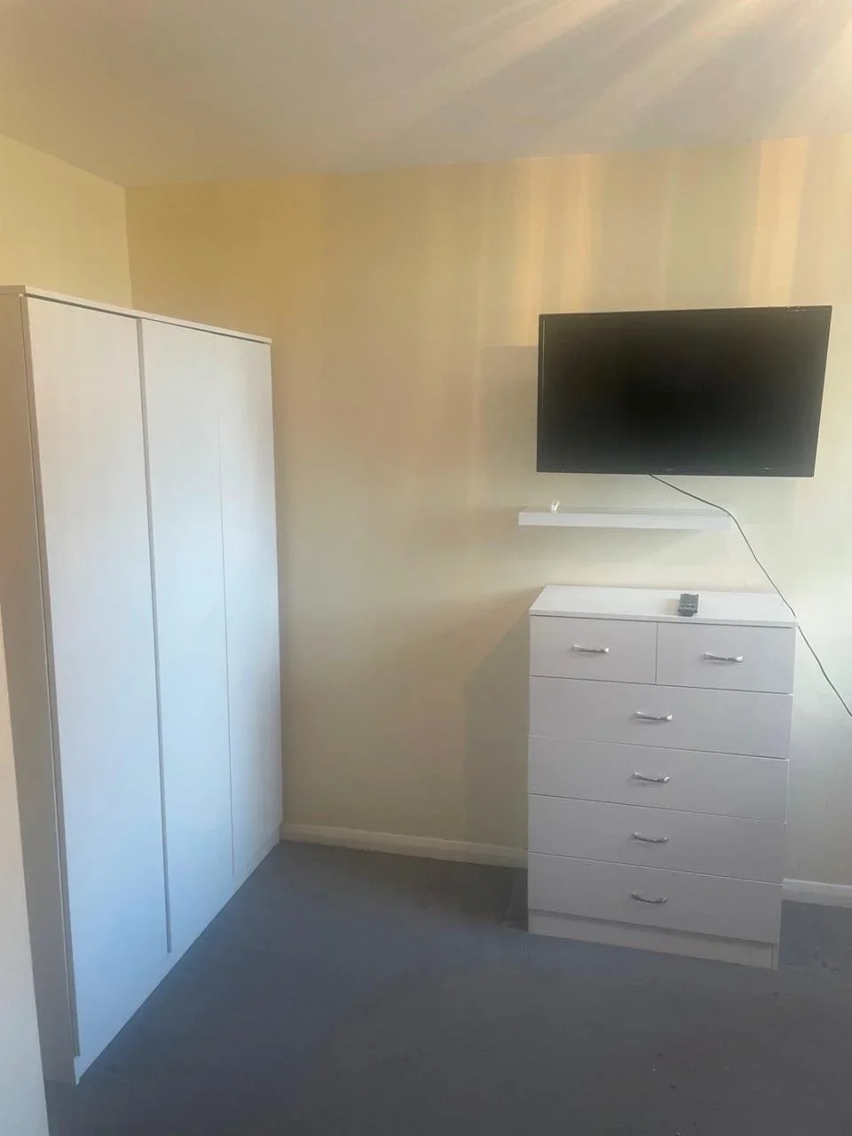 Room Major Close in Greater London