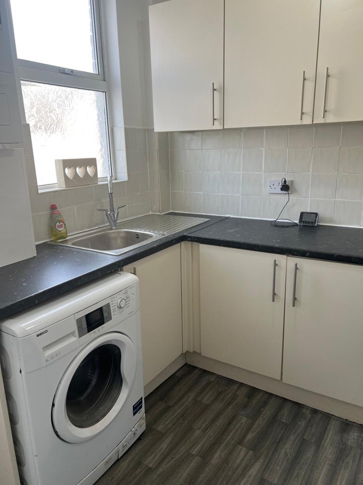 Flat Rosslyn Crescent in Greater London