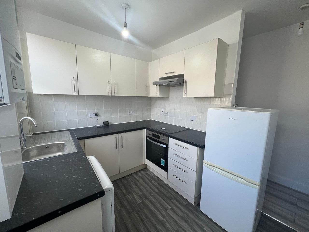 Flat Rosslyn Crescent in Greater London
