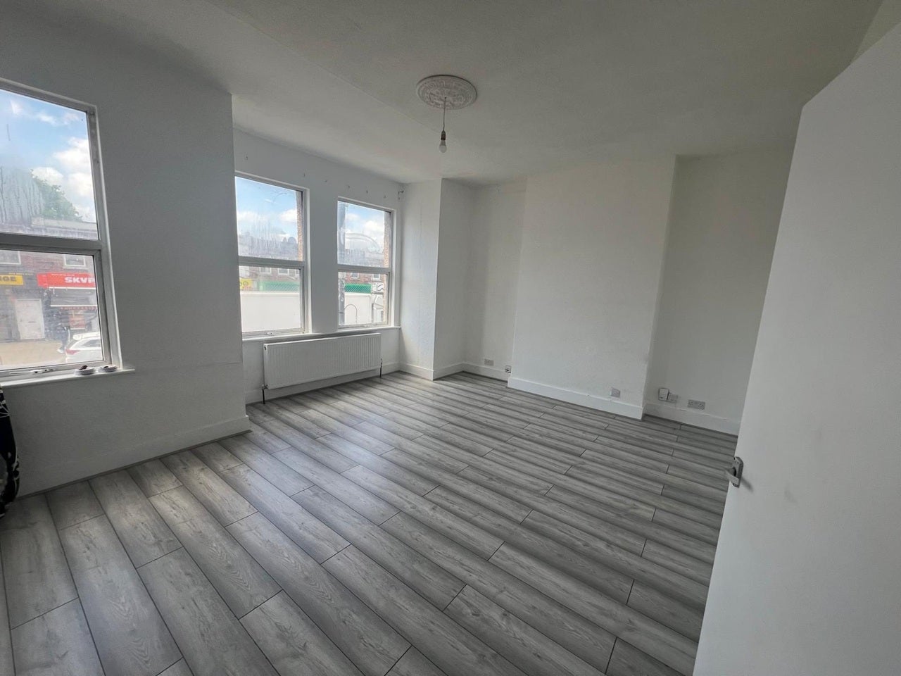Flat Rosslyn Crescent in Greater London