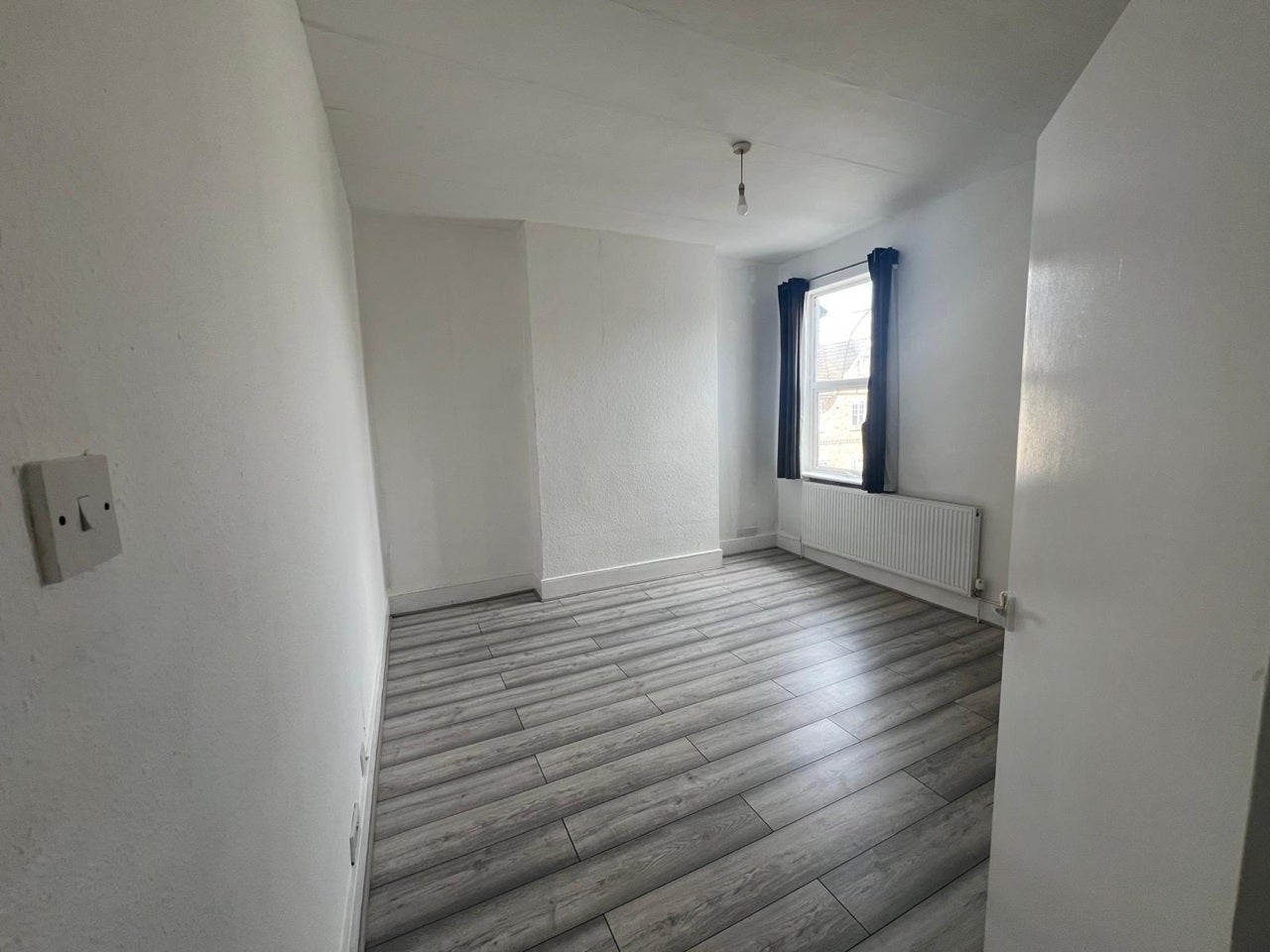 Flat Rosslyn Crescent in Greater London