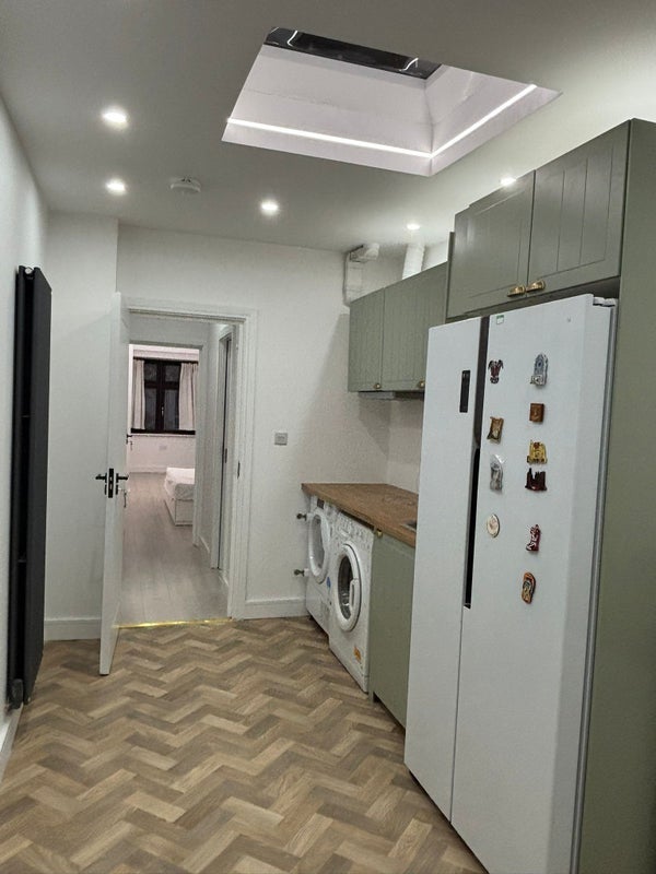 Room Iris Avenue in Greater London