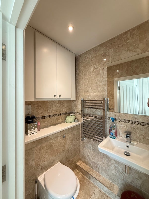 Room Effie Road in Greater London