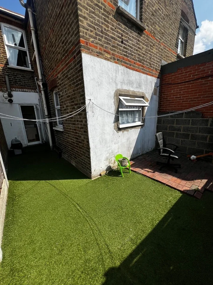 Flat Wallington Road in Greater London