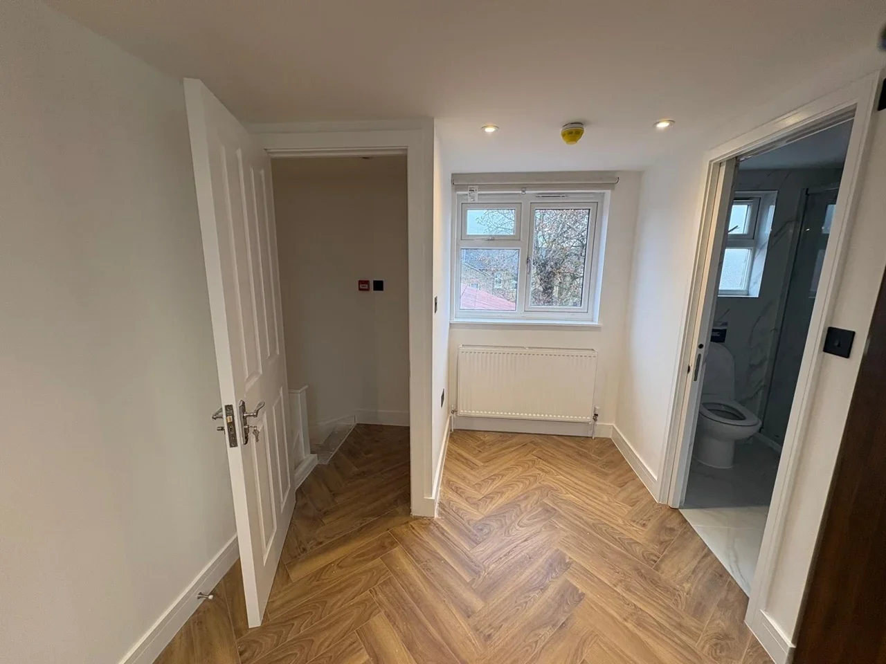 Flat Deacon Road in Greater London