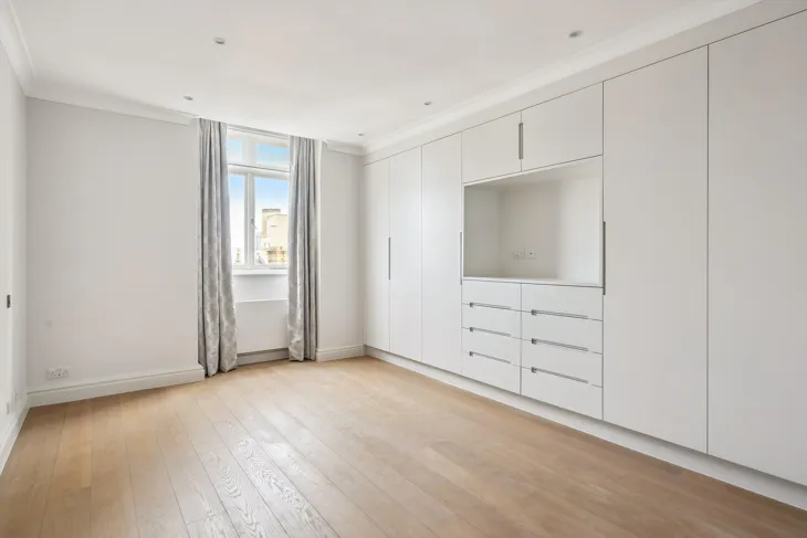 Flat Sloane Street in Greater London