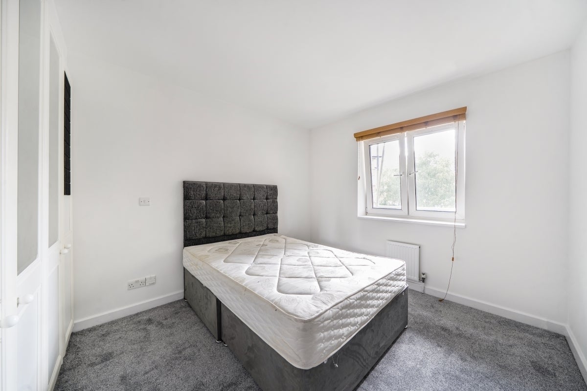 Flat Harrow Road in City of Westminster