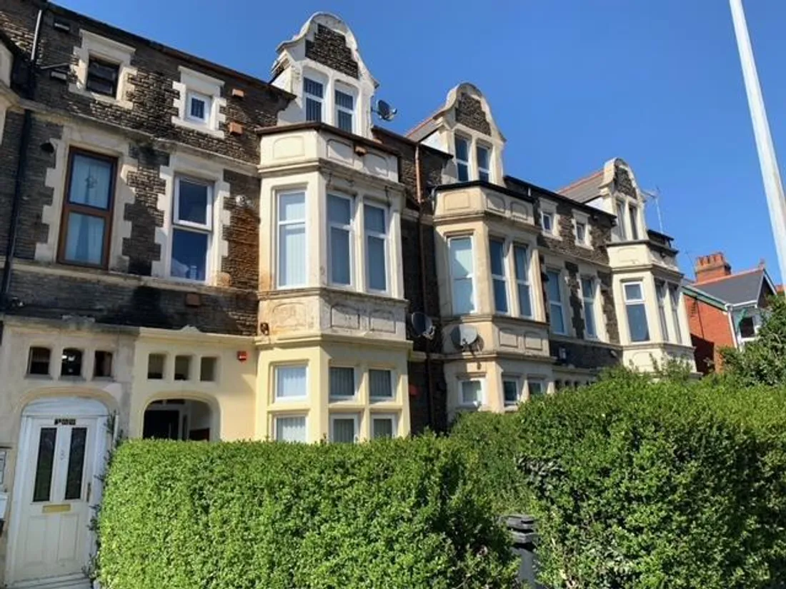 Flat Newport Road in Cardiff