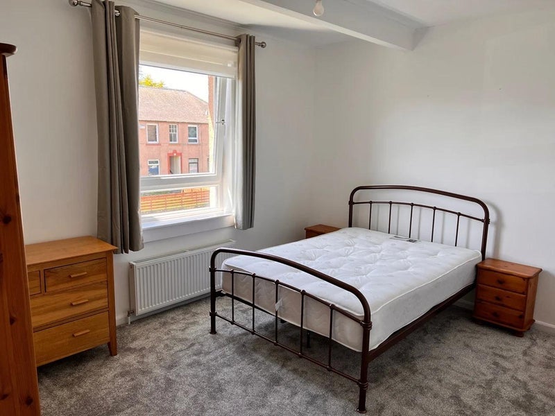 Flat Stenhouse Avenue in City of Edinburgh