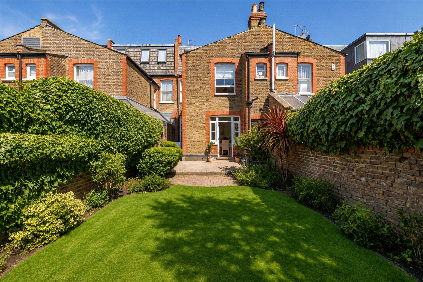 Flat Bradbourne Street in Greater London