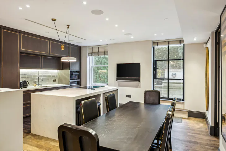 Flat Park Crescent in City of Westminster