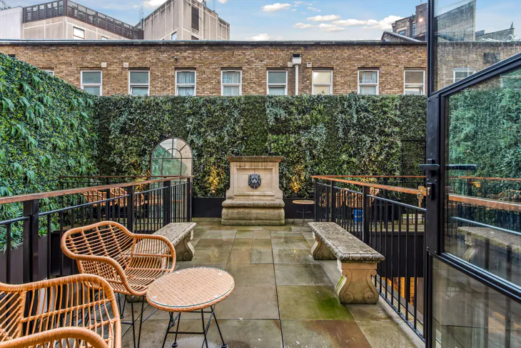 Flat Park Crescent in City of Westminster