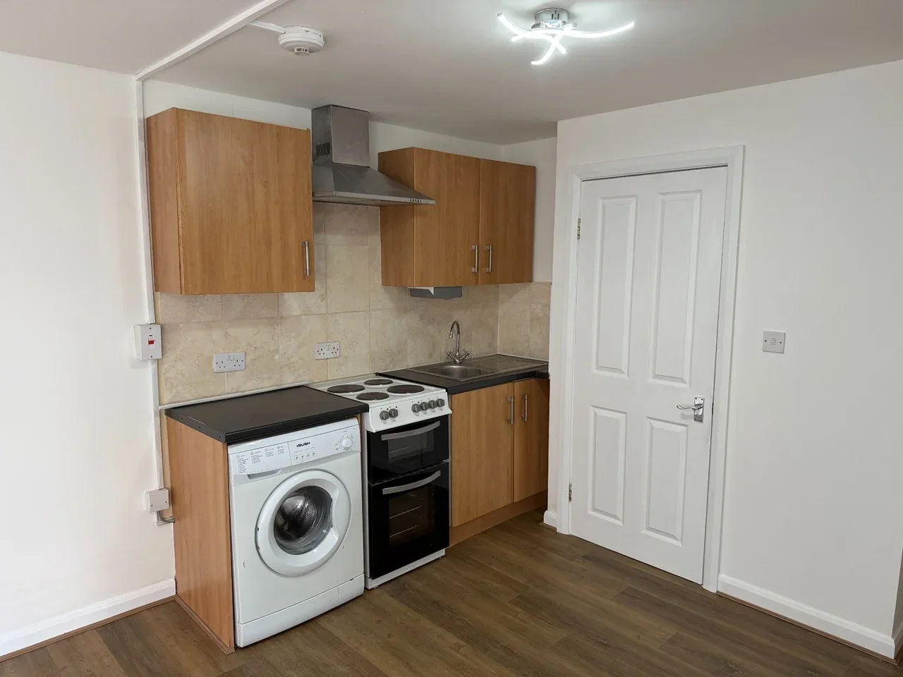 Flat Cleveley Crescent in Greater London