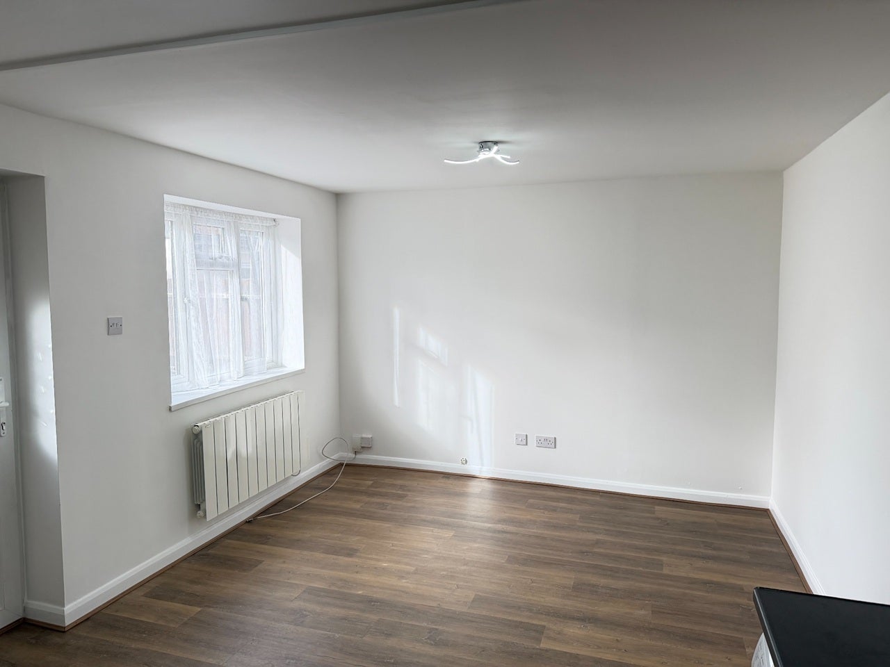 Flat Cleveley Crescent in Greater London