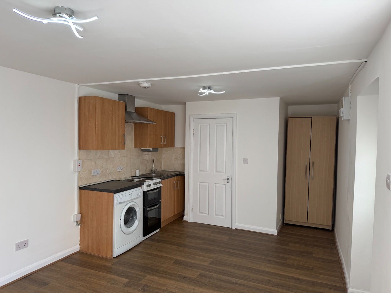 Flat Cleveley Crescent in Greater London