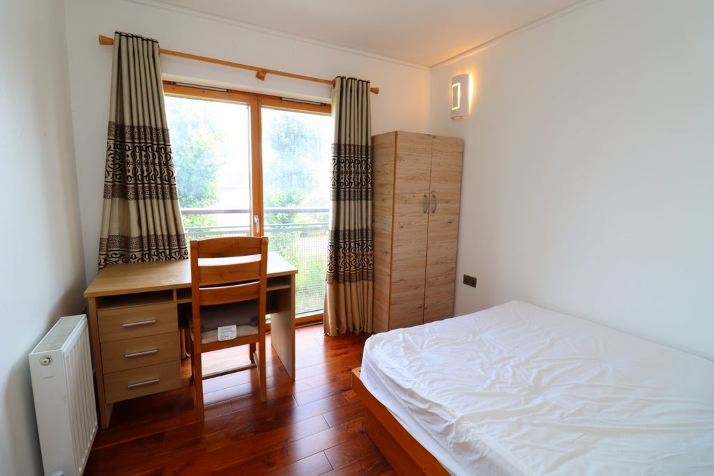 Room Globe Road in Greater London