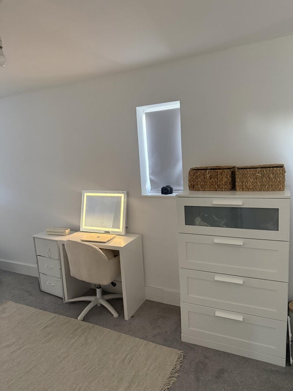 Room Ashbourne Road in Greater London