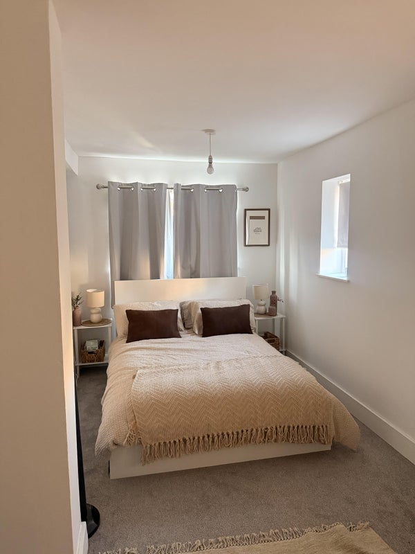 Room Ashbourne Road in Greater London