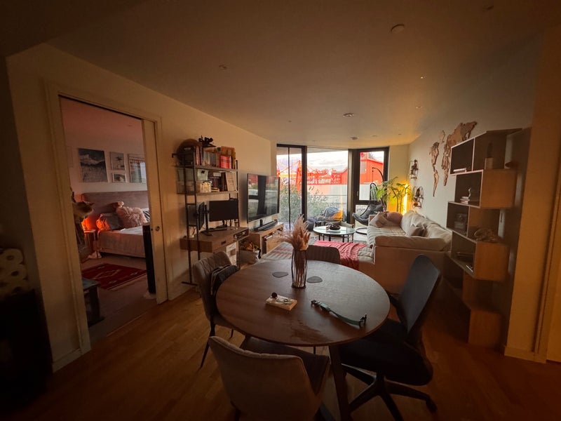 Flat Eastfields Avenue in Greater London
