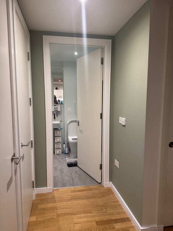 Flat Eastfields Avenue in Greater London