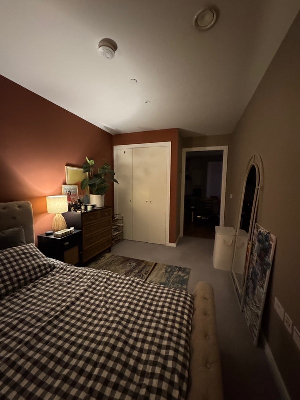 Flat Eastfields Avenue in Greater London
