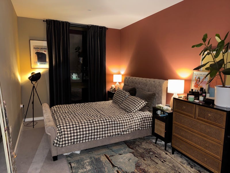 Flat Eastfields Avenue in Greater London