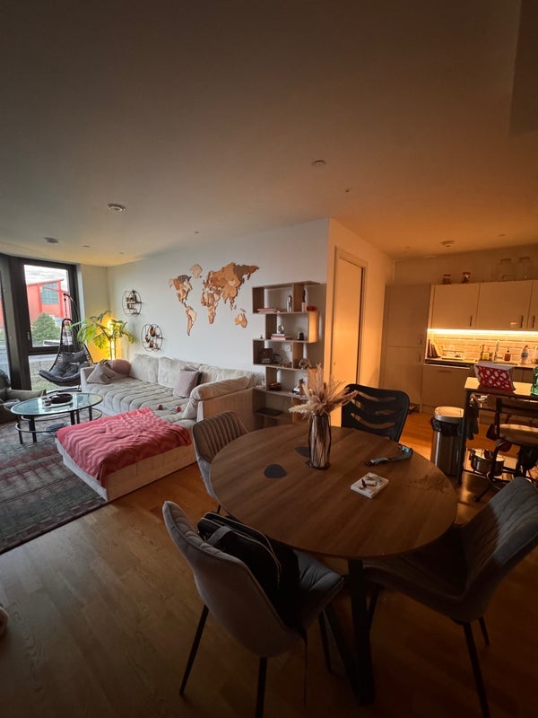 Flat Eastfields Avenue in Greater London