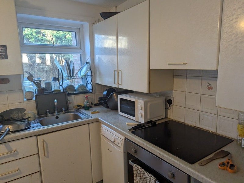 Room Blisworth Close in Manchester