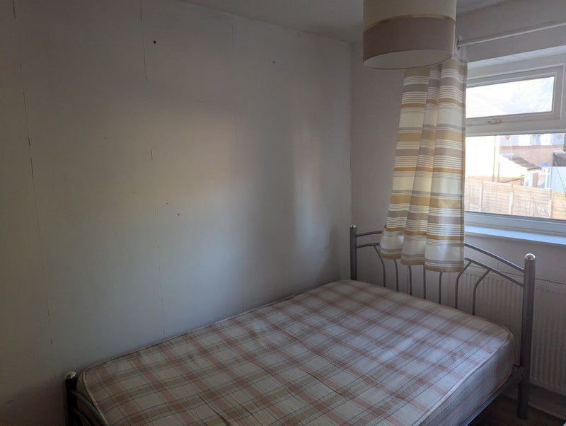 Room Blisworth Close in Manchester
