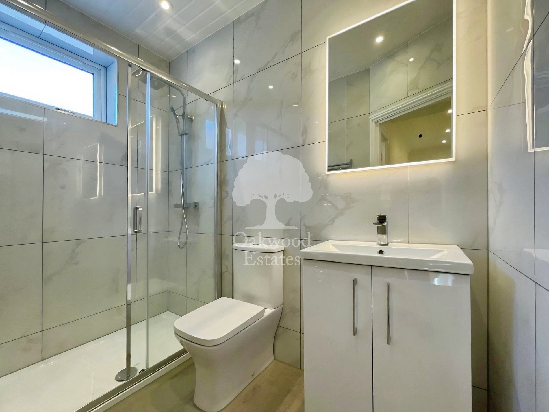 Flat Wellesley Road in Slough