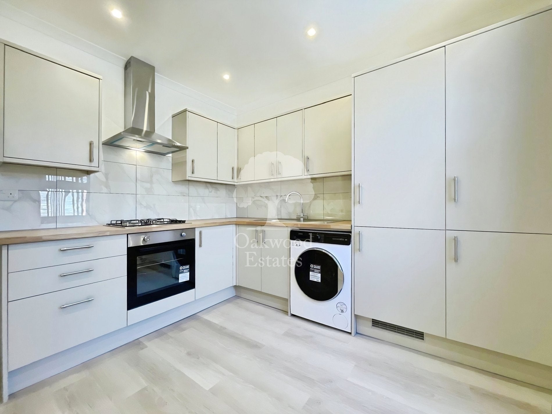 Flat Wellesley Road in Slough