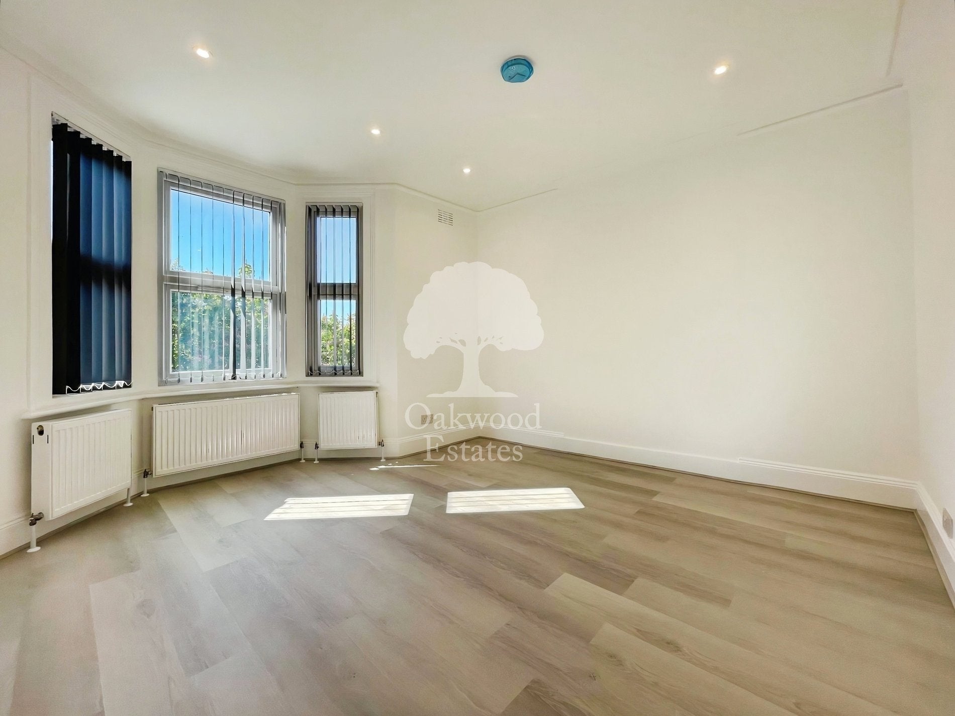 Flat Wellesley Road in Slough