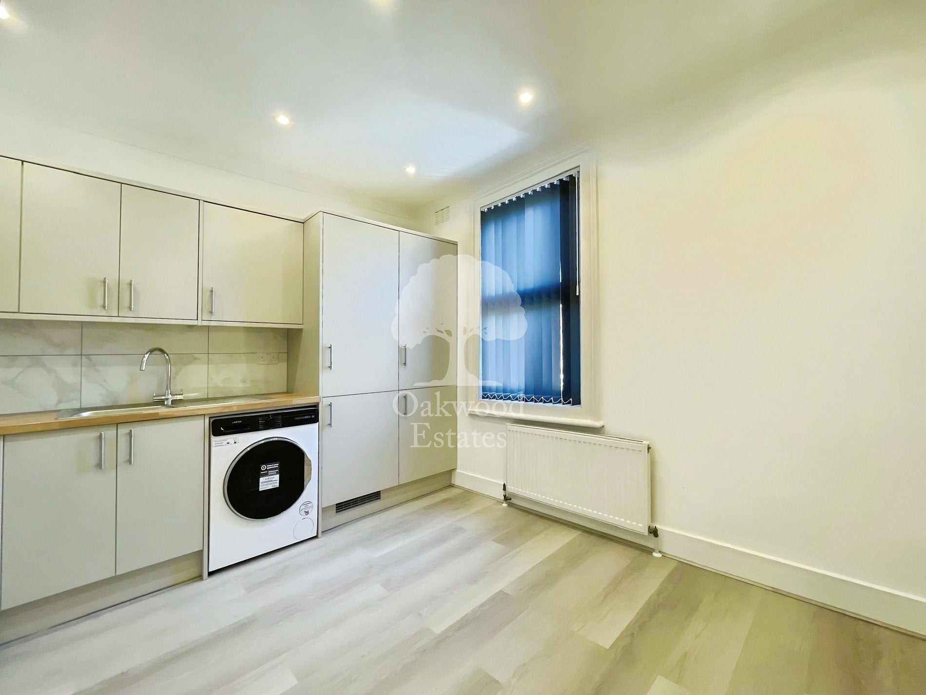 Flat Wellesley Road in Slough