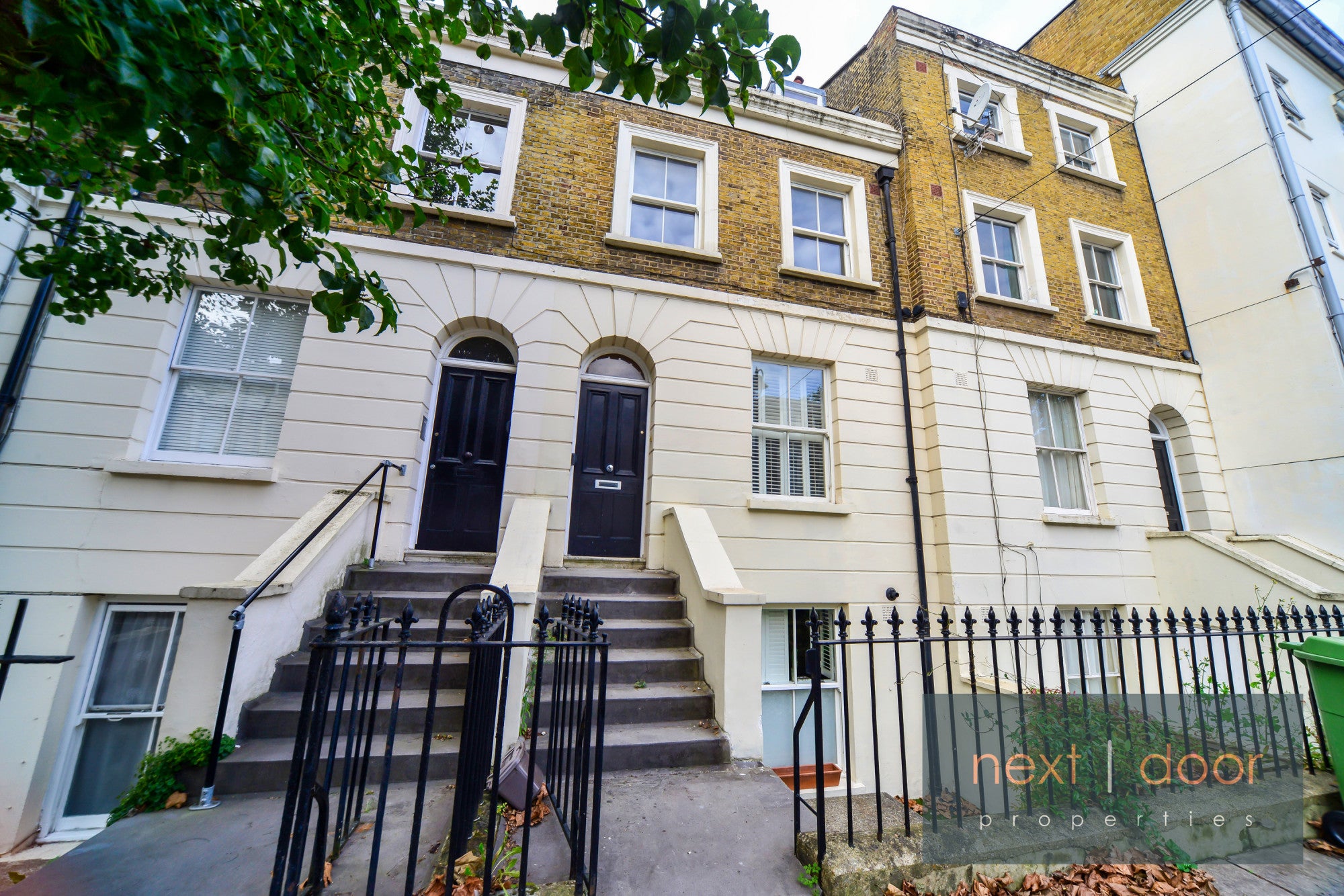 Flat Grosvenor Park in Greater London