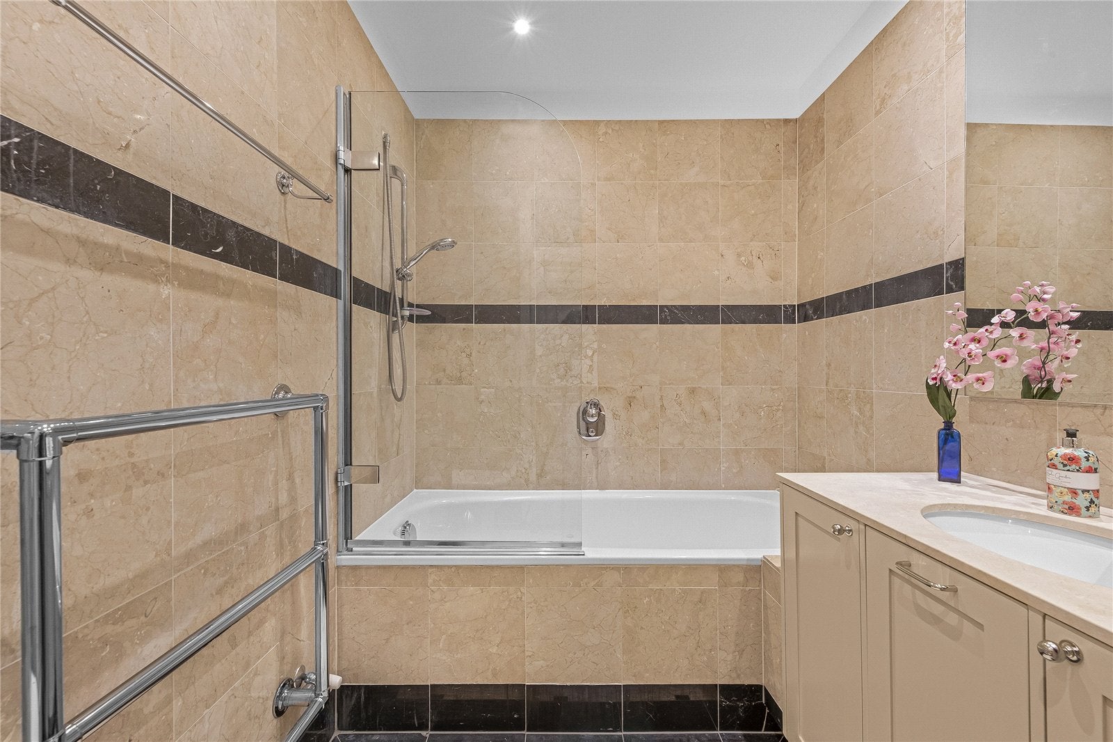 Flat Queensway in City of Westminster