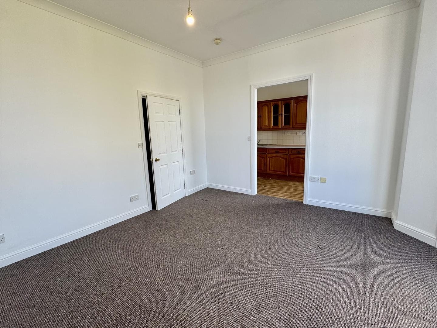 Flat Albemarle Crescent in Scarborough