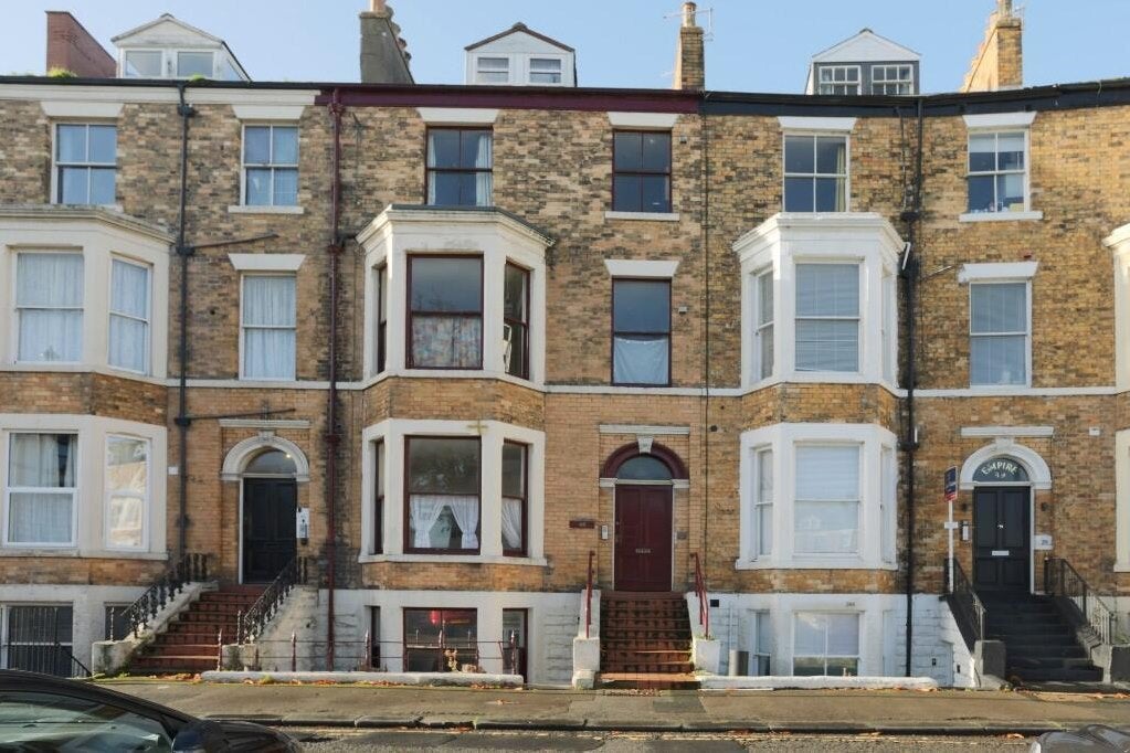 Flat Albemarle Crescent in Scarborough