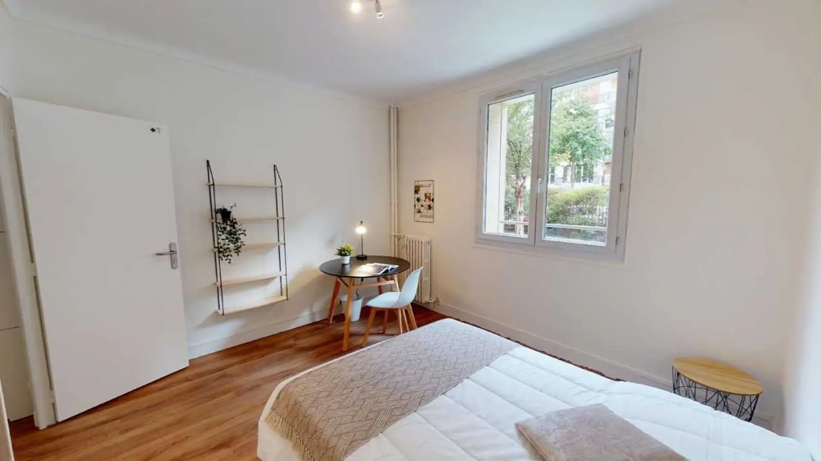 Flat Rue de la Crèche in Paris