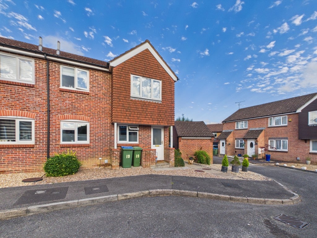 Flat Cedar Drive in Horsham