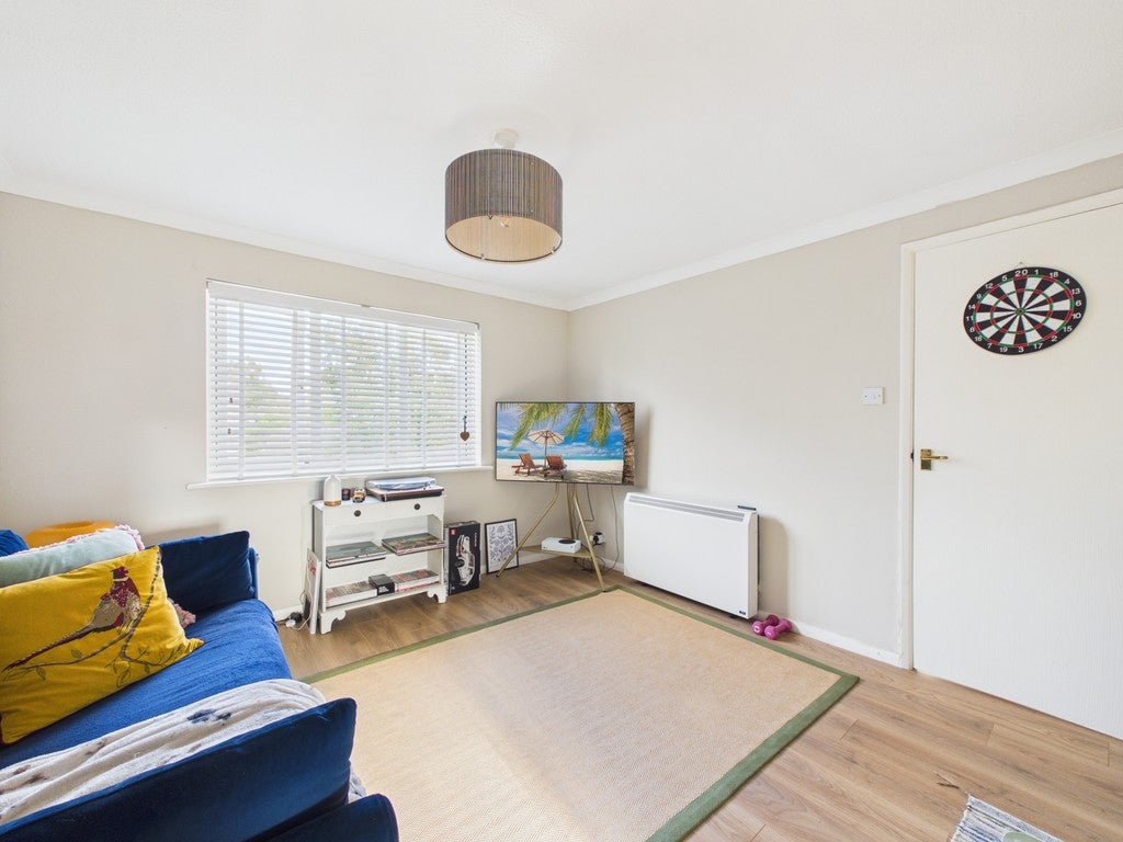 Flat Cedar Drive in Horsham