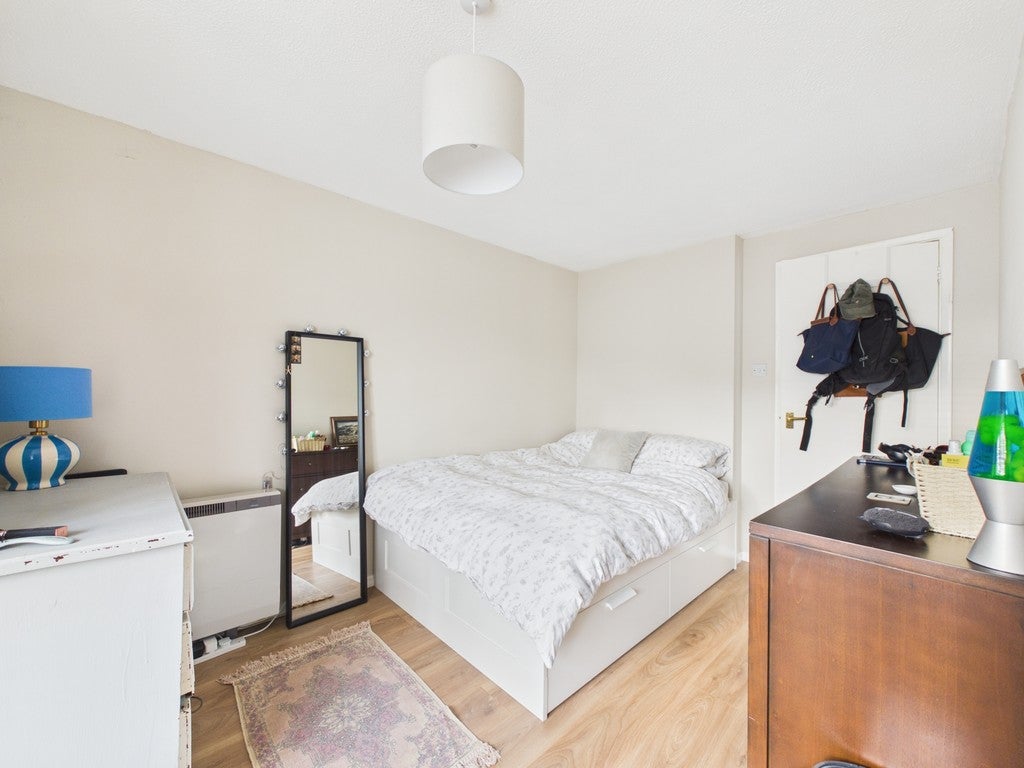 Flat Cedar Drive in Horsham