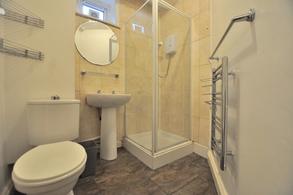 Flat Waterson Street in Greater London