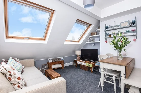 Flat Longley Road in Greater London