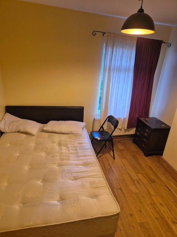 Room Ecclesbourne Road in Greater London