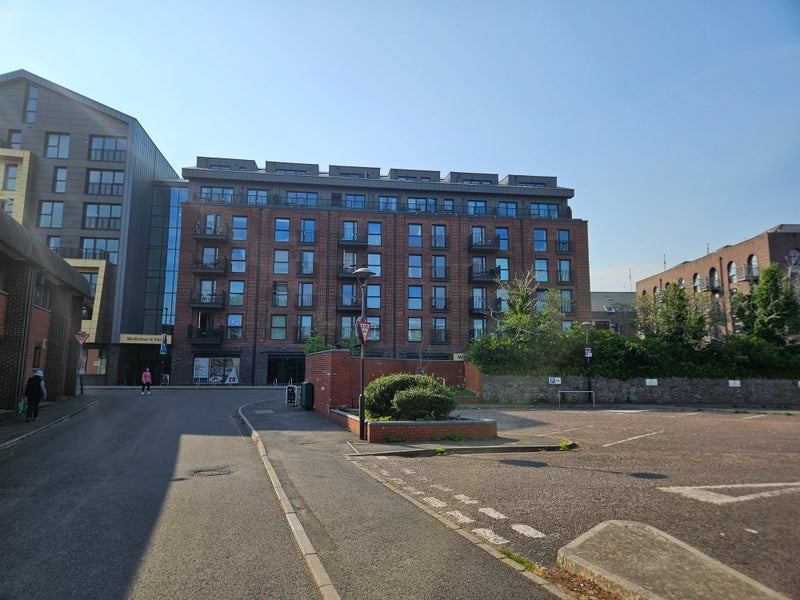Flat Gas Ferry Road in Bristol