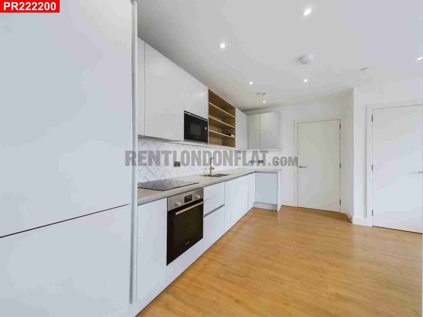 Flat New Village Avenue in Greater London